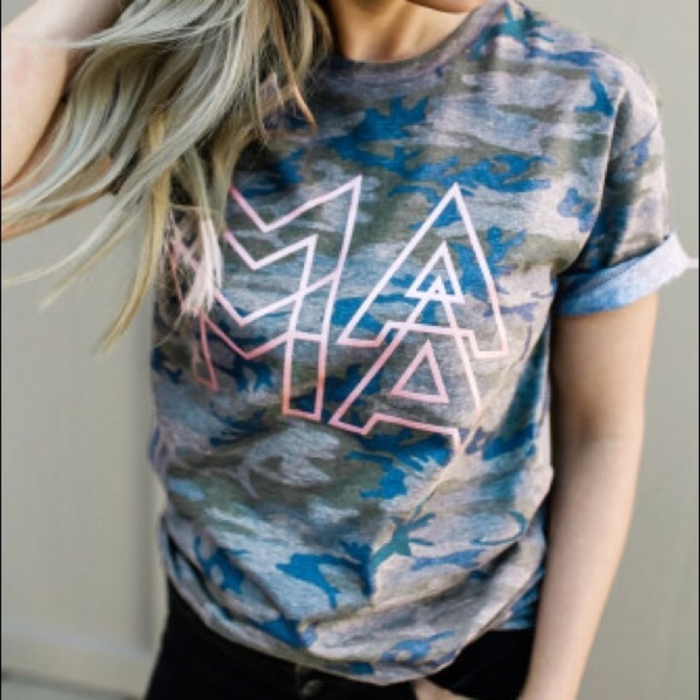 Camo MAMA Graphic Tee Pink Outline Mom Shirt Casual Trendy Top NWT